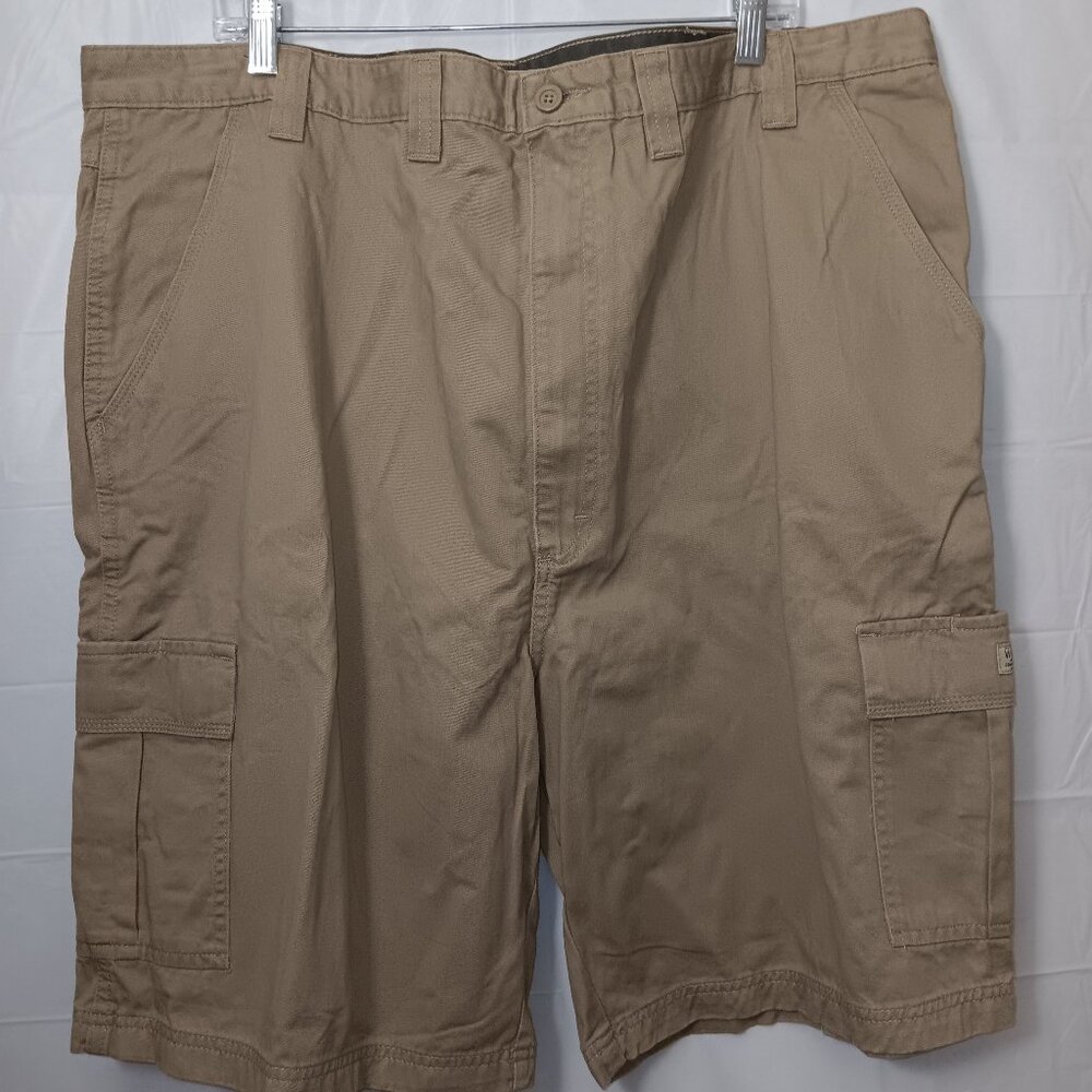 WRANGLER HERO 100% COTTON LOOSE FIT CARGO SHORTS TAN SIZE 46
